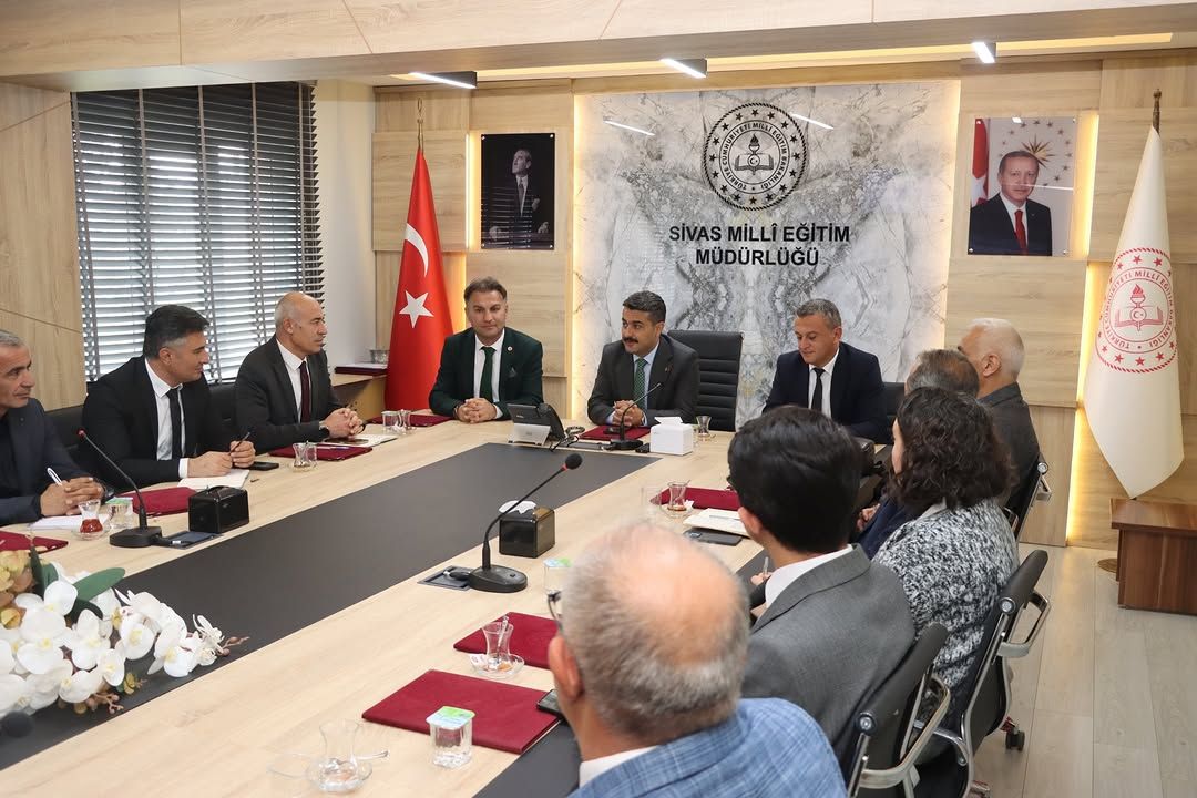Sivas'ta Eğitim Projeleri İçin Okul Müdürleriyle Strateji Toplantısı