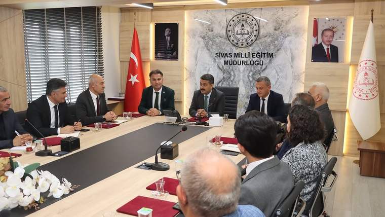 Sivas'ta Eğitim Projeleri İçin Okul Müdürleriyle Strateji Toplantısı