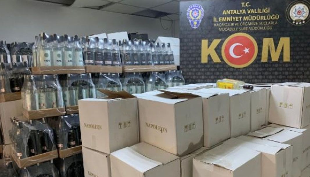Antalya'da depo baskını! Yüzlerce şişe ele geçirildi - Birlik Haber Ajansı