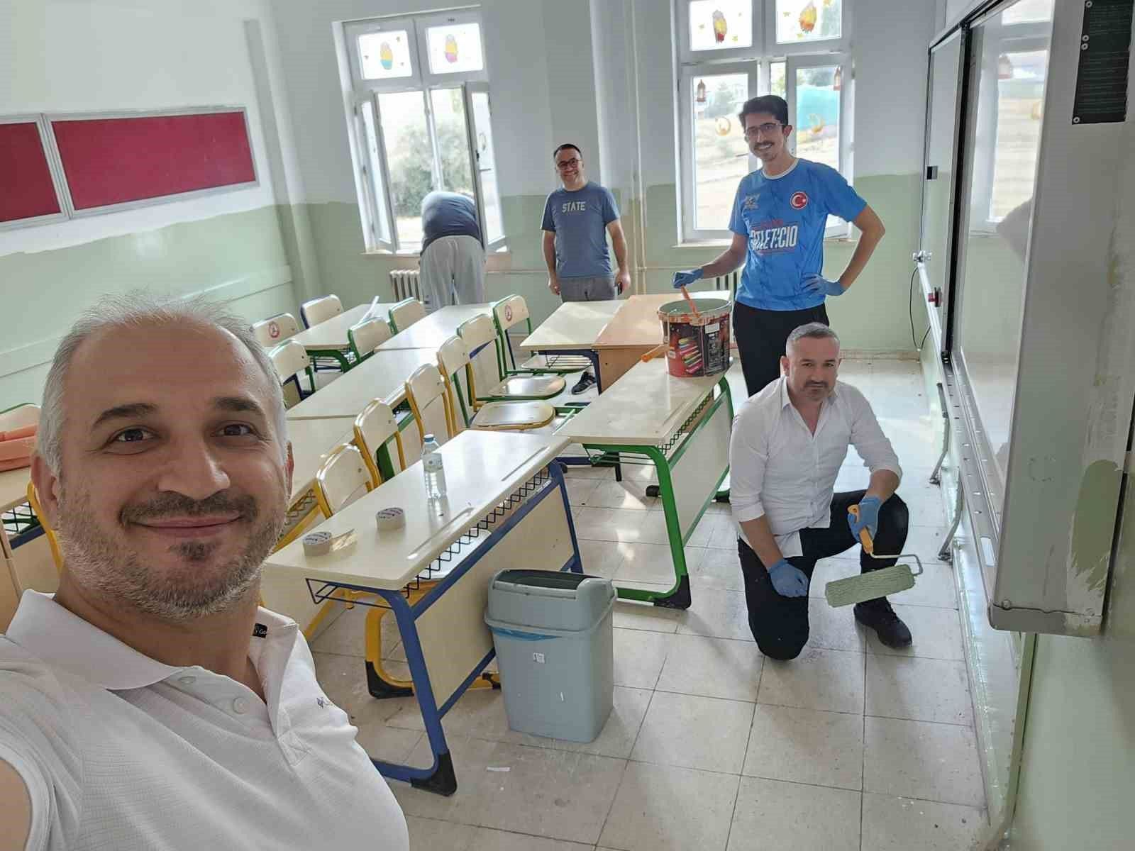 Durdulu okulunda sınıflar boyandı, yeni dönem hazırlığı tamamlandı