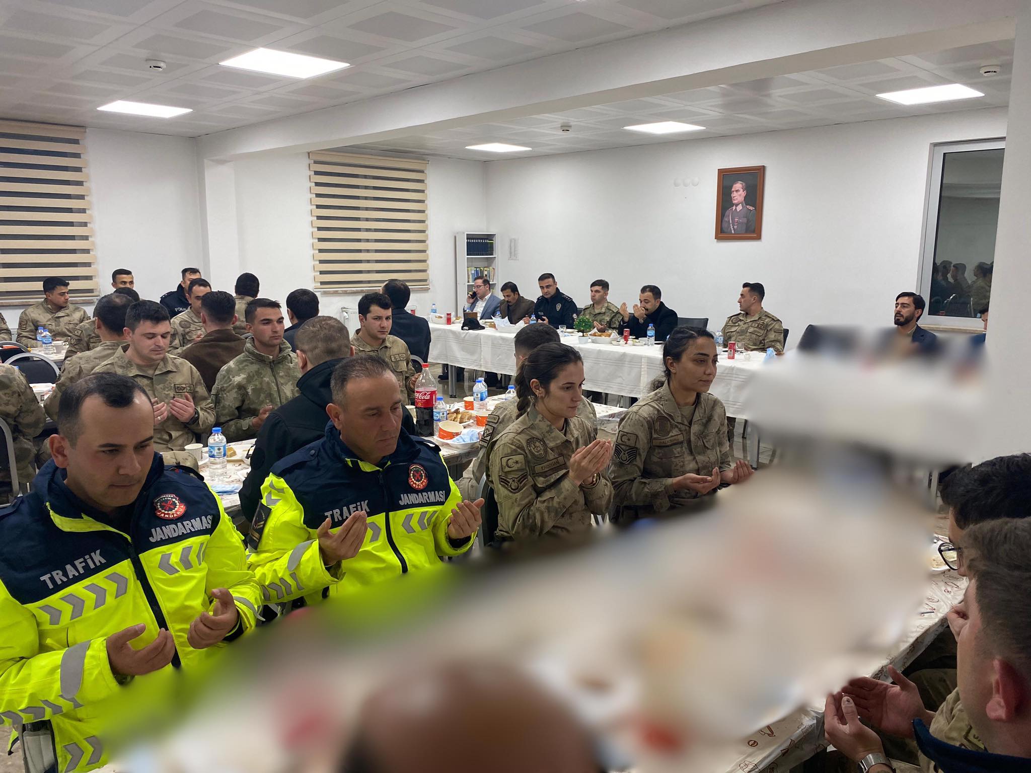 Digor Kaymakamı Okatan, Jandarma ve Emniyet Müdürlüğü personeliyle oruc açtı - Birlik Haber Ajansı