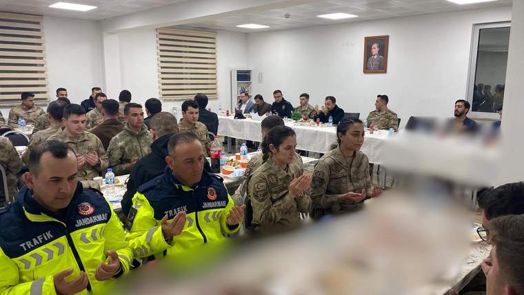 Digor Kaymakamı Okatan, Jandarma ve Emniyet Müdürlüğü personeliyle oruc açtı - Birlik Haber Ajansı