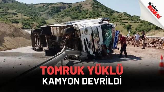 Sivas’ta Tomruk Yüklü Kamyon Devrildi
