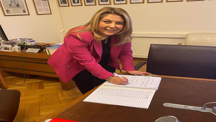 Ekrem İmamoğlu için ilk imza Elvan Işık Gezmiş'ten - Birlik Haber Ajansı