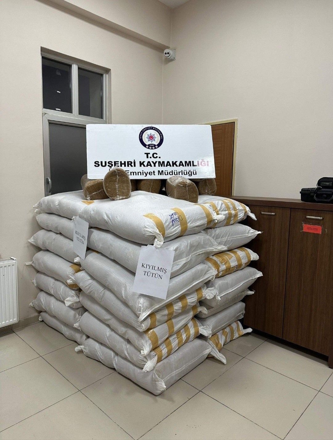 Sivas'ta Tarihi Kaçak Tütün Operasyonu: 900 Kilogram Ele Geçirildi