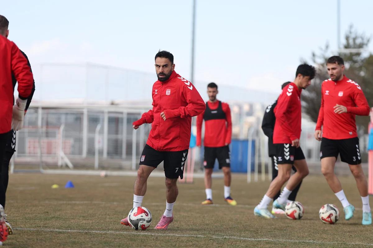 Sivasspor’da Manisa FK Maçı Öncesi Tempo Yükseldi! Kritik Deplasman İçin Hazırlıklar Sürüyor