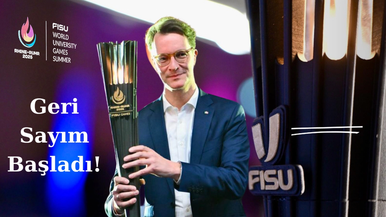 Takım elbiseli gözlüklü bir kişi, FISU World University Games Summer 2025 yazılı fonda kupayı tutuyor.