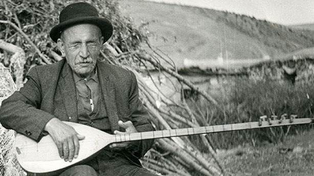 Âşık Veysel Kimdir? Hayatı, Sanatı ve Türk Halk Müziğine Katkıları