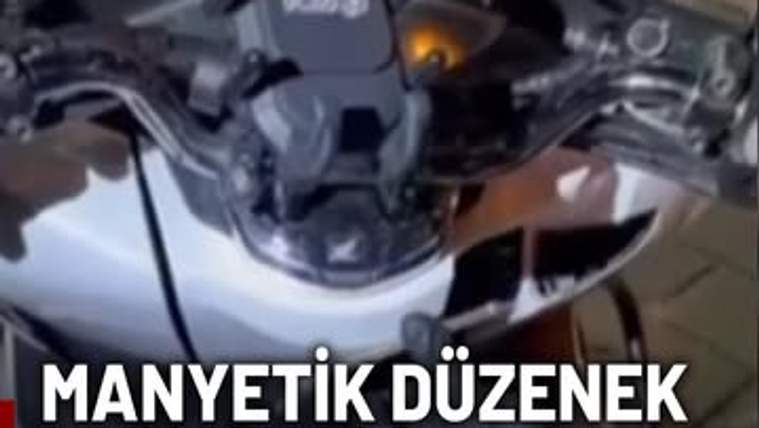 Motosikletin üst kısmında bir manyetik düzenek yer alıyor.