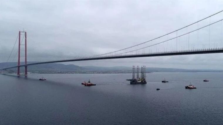 Çanakkale Boğazı'nda gemi arızası trafiği durdurdu