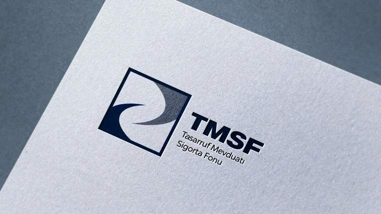 Beyaz bir kâğıt üzerinde TMSF logosu ve “Tasarruf Mevduatı Sigorta Fonu” yazısı görülüyor.