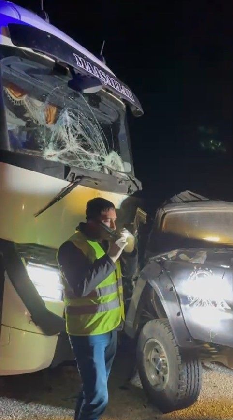 Sivas İmranlı’da Tır ile Pikap Kafa Kafaya Çarpıştı: 1 Ölü