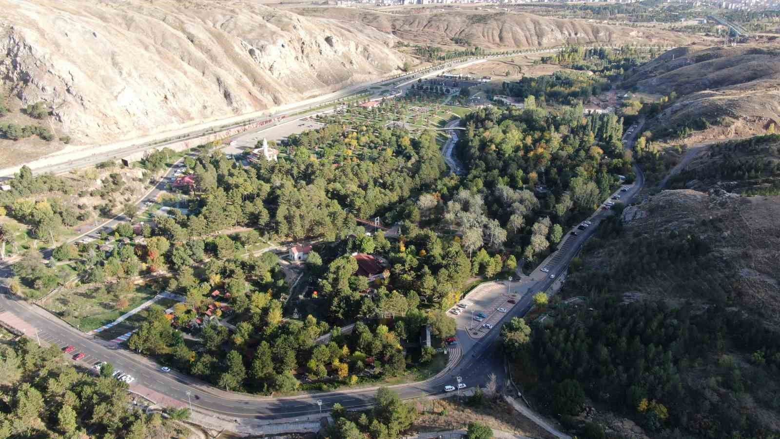 Sivas'ta Paşabahçe Mesire Alanı sonbaharda sessizliğe büründü