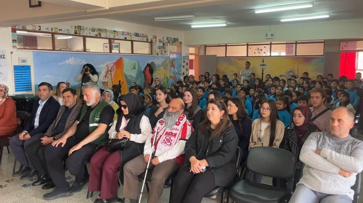 Sivas’ta öğrenciler masal ve geleneksel oyunlarla buluştu
