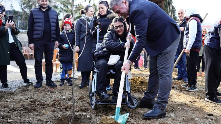 Bulancak Belediyesi özel çocuklar İle fidan dikti - Birlik Haber Ajansı
