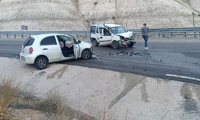 Sivas Gürün’de Kafa Kafaya Çarpışma: 4 Yaralı