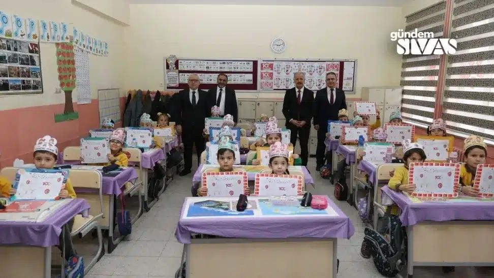 Sivas'ta Öğrenciler Karnelerine Kavuştu