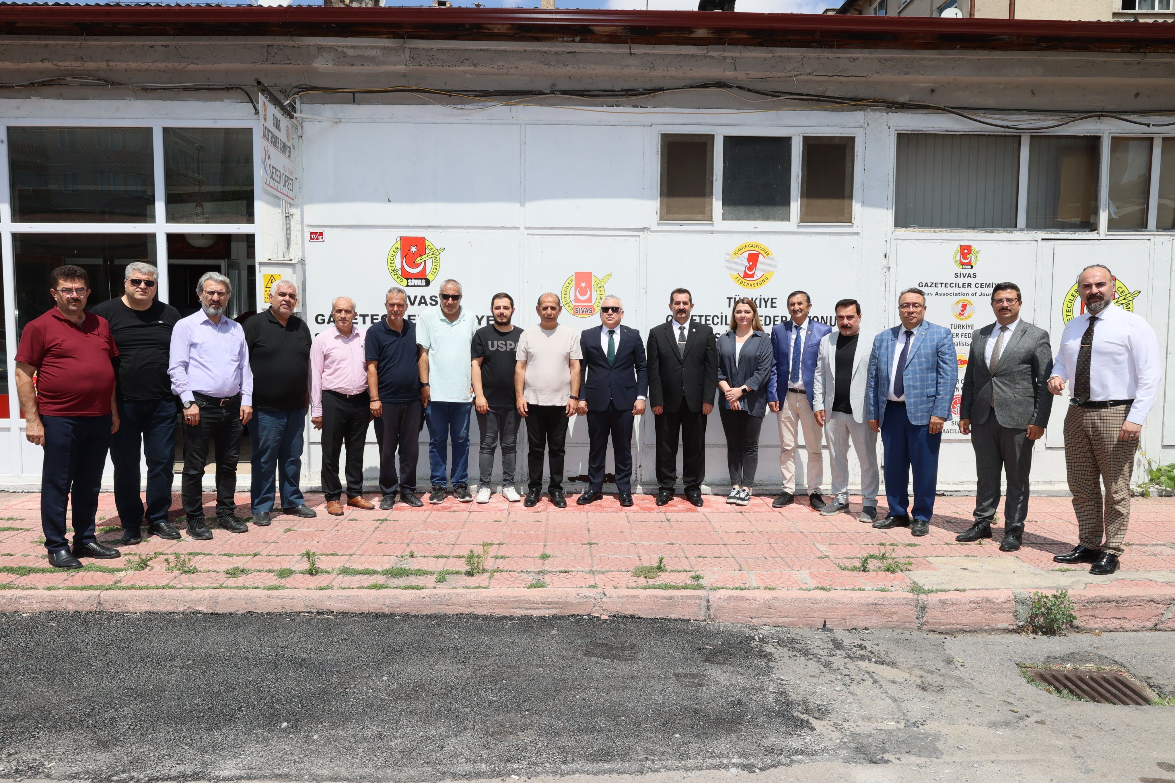 Vali Yılmaz Şimşek'ten Anlamlı Ziyaret: Gazeteciler ve Basın Bayramı'nı Kutladı