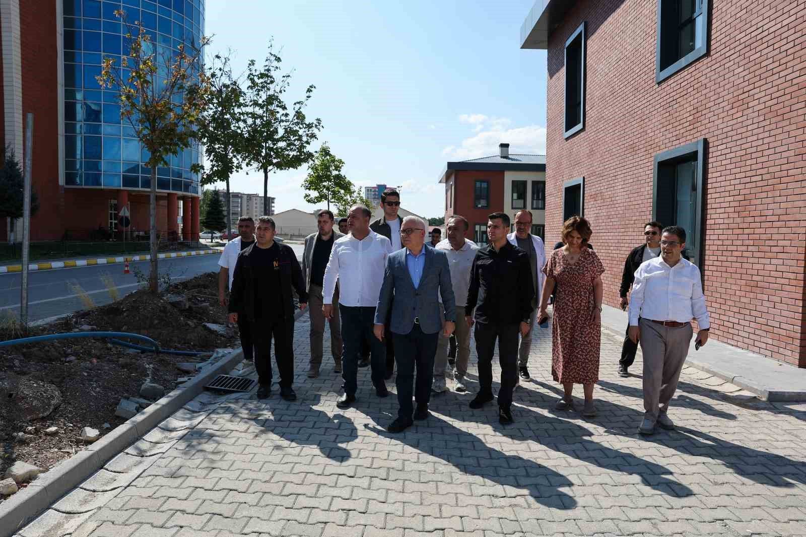 “22 Eylül’de hizmete açılması planlanan” YHT Garı incelendi