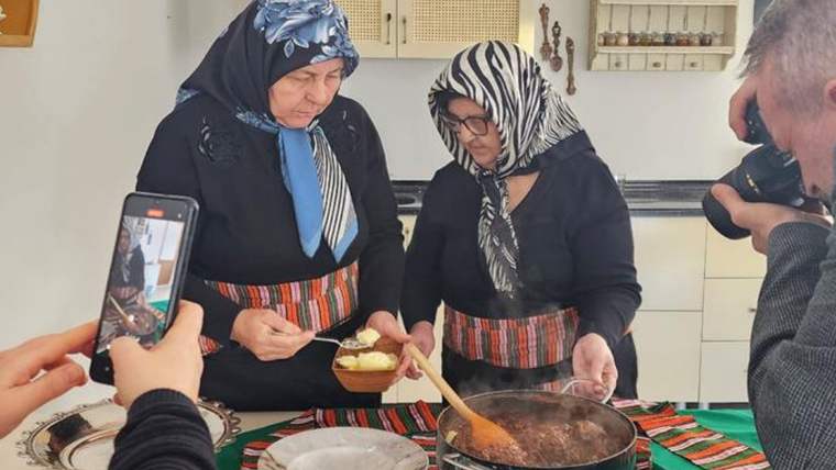 Antalya’nın Öksüz Helvası, Bakanlık yemek kitabına giriyor - Birlik Haber Ajansı