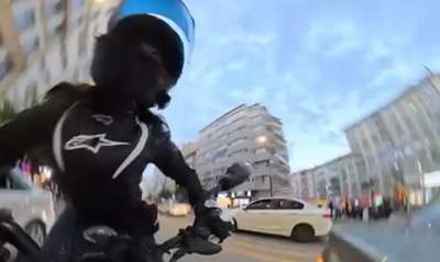 Motosiklet sürücüsü kazadan sonra hastaneye kaldırıldı