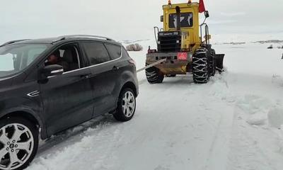 Sivas Altınyayla’da Kar ve Tipi Ulaşımı Durdurdu: Yolda Kalan Araçlar Ekiplerin Müdahalesiyle Kurtarıldı