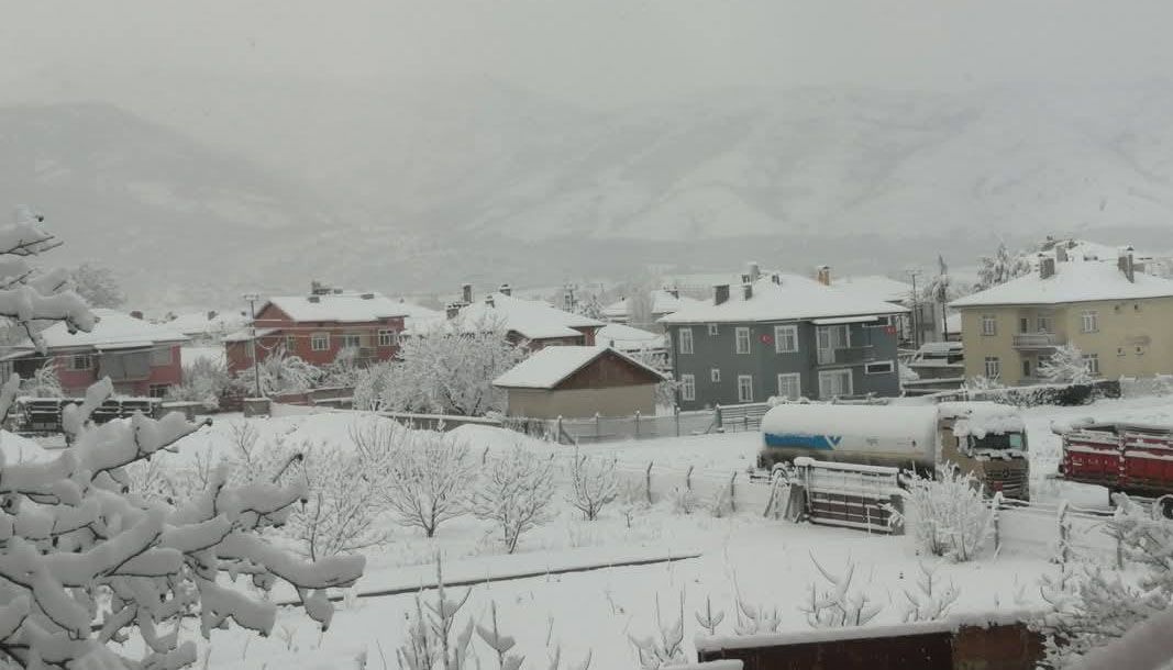 Şarkikaraağaç bahara giderken kar yağdı - Birlik Haber Ajansı
