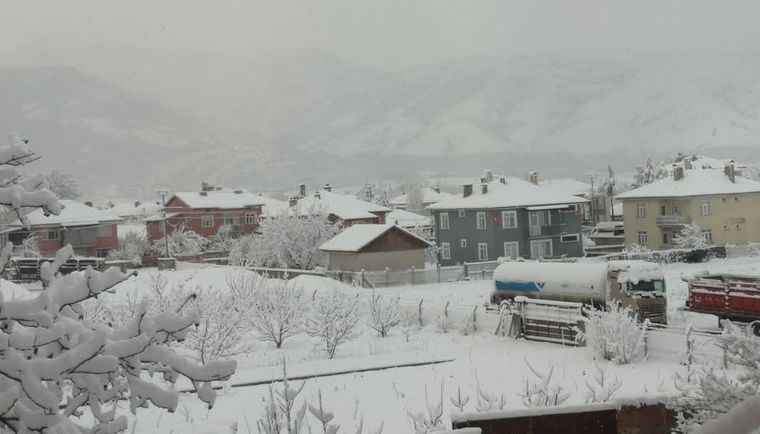 Şarkikaraağaç bahara giderken kar yağdı - Birlik Haber Ajansı