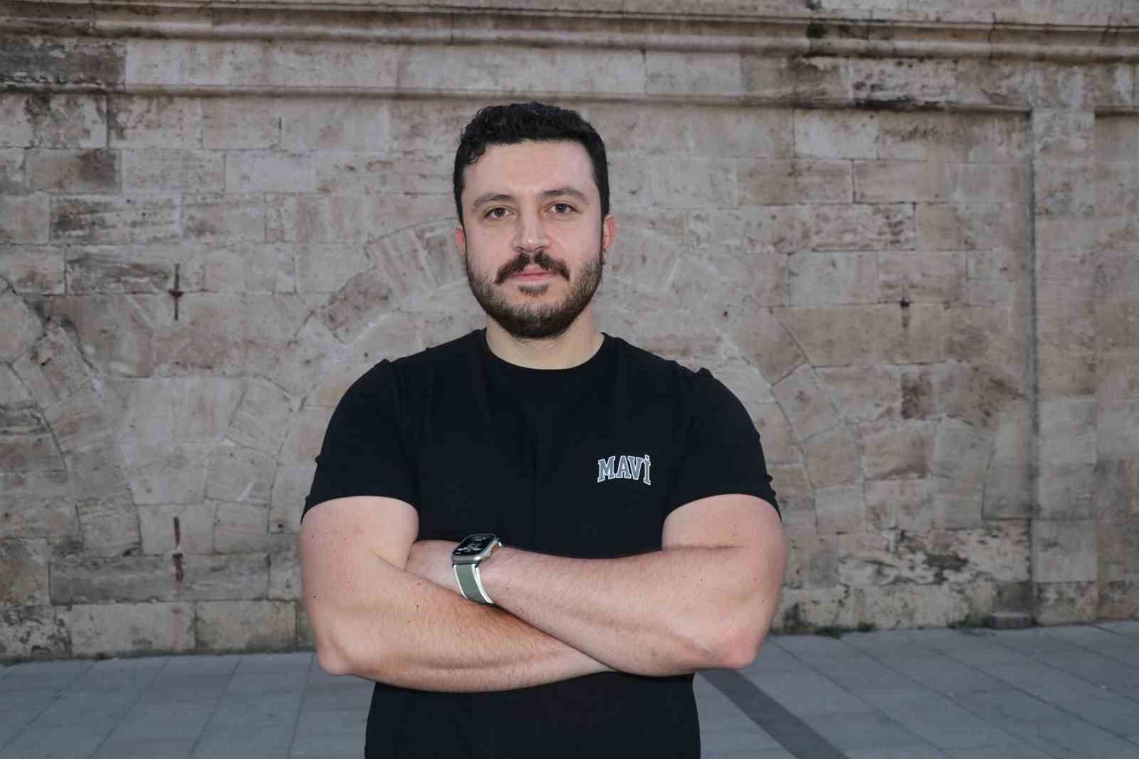 Boz ayıların yiyecek dövüşü kameraya yansıdı