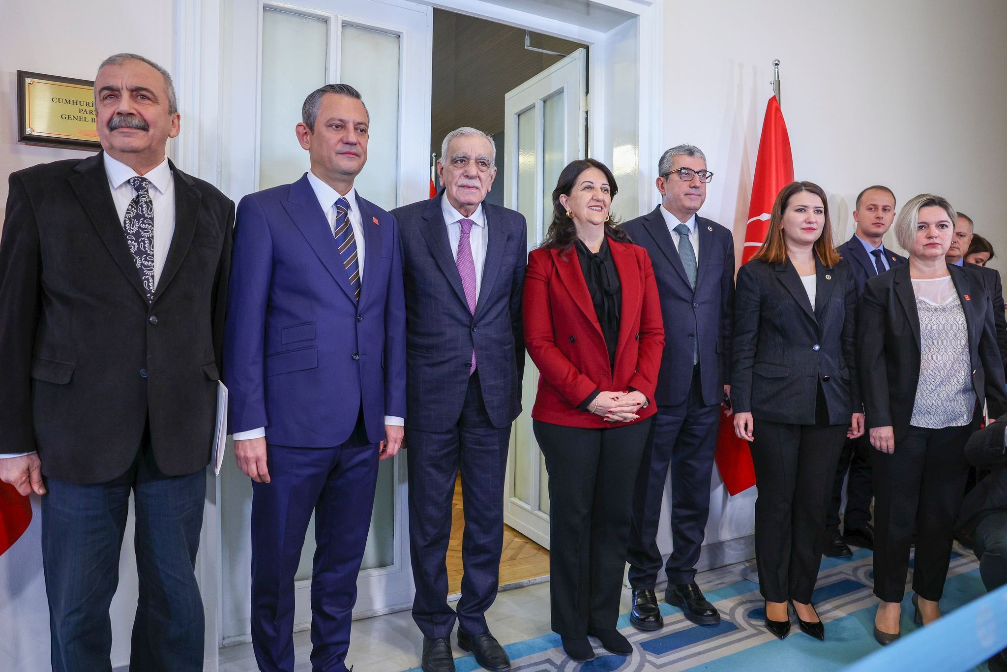 Özgür Özel: Şehit aileleri ve gazilerin duyguları göz önüne alınmalı - Birlik Haber Ajansı