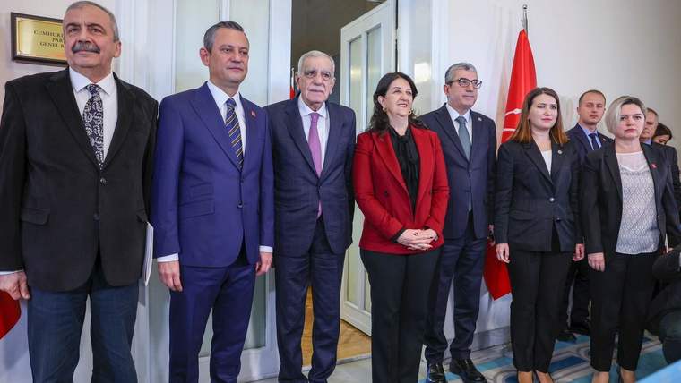 Özgür Özel: Şehit aileleri ve gazilerin duyguları göz önüne alınmalı - Birlik Haber Ajansı