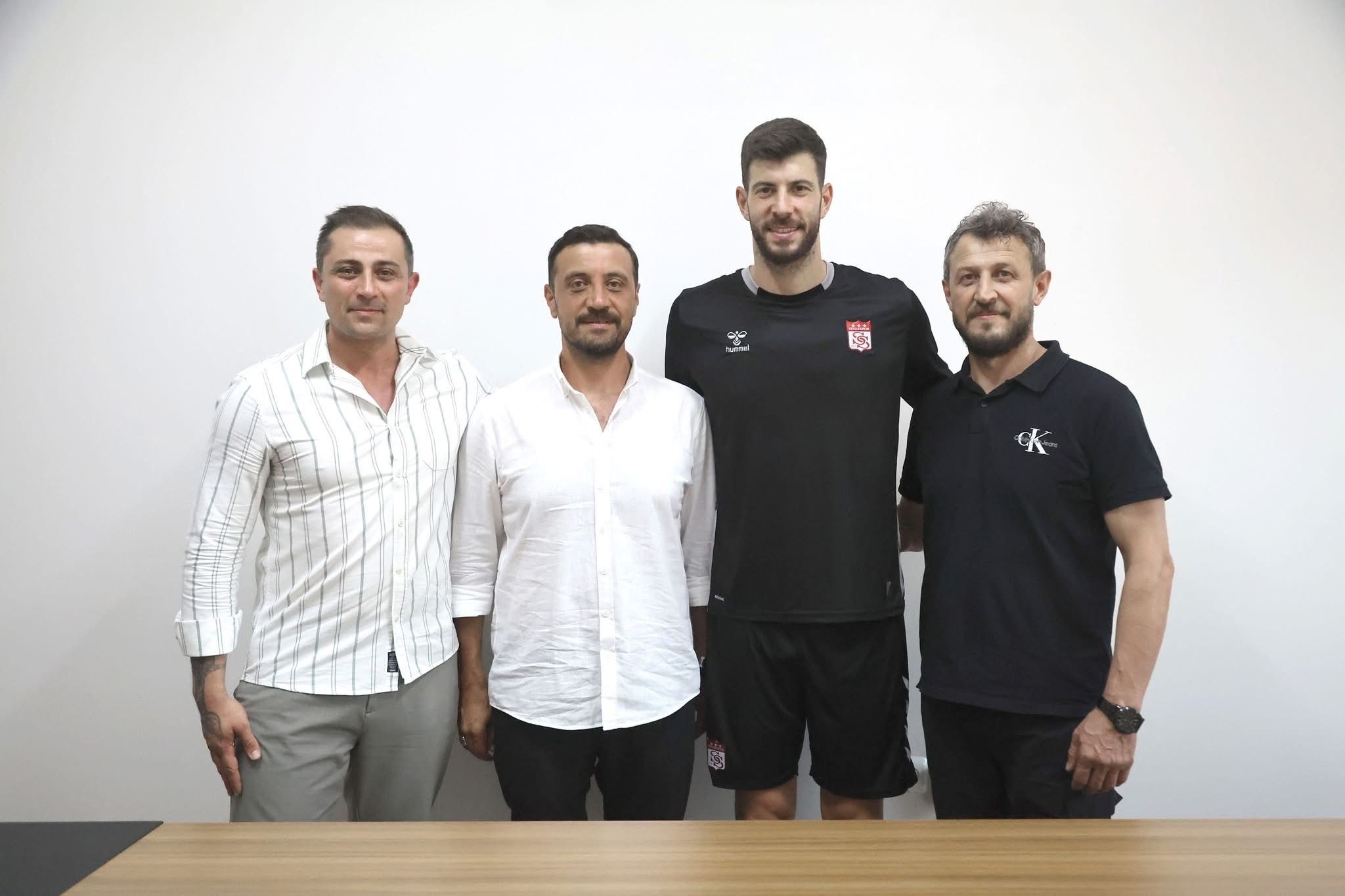 Sivasspor, Deneyimli Kaleci Göktuğ Bakırbaş’ı Kadrosuna Kattı