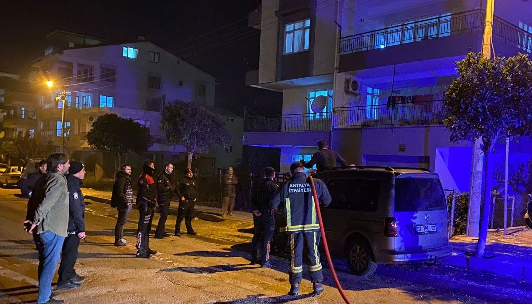 Serik'te motosikleti bağlanan genç kendini yakmaya çalıştı - Birlik Haber Ajansı