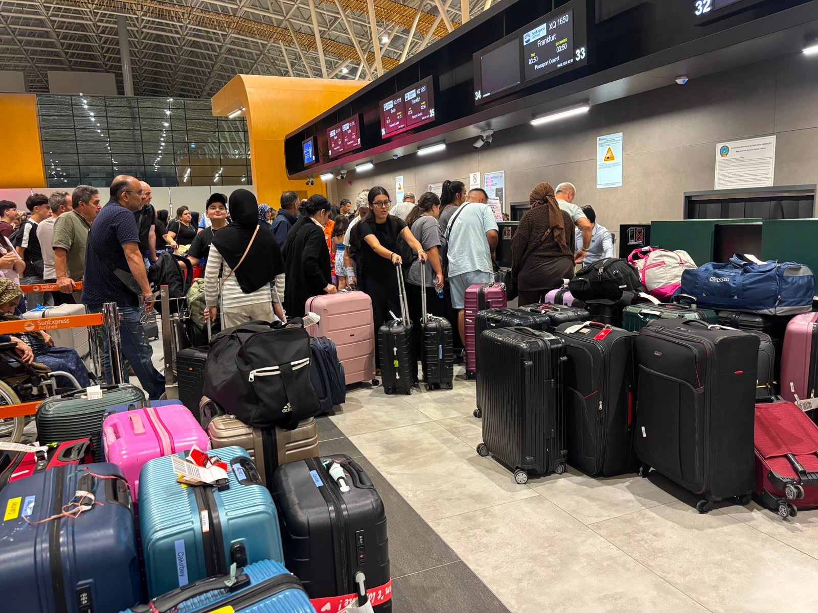 Avrupa yolculuğu havalimanında kabusa döndü!