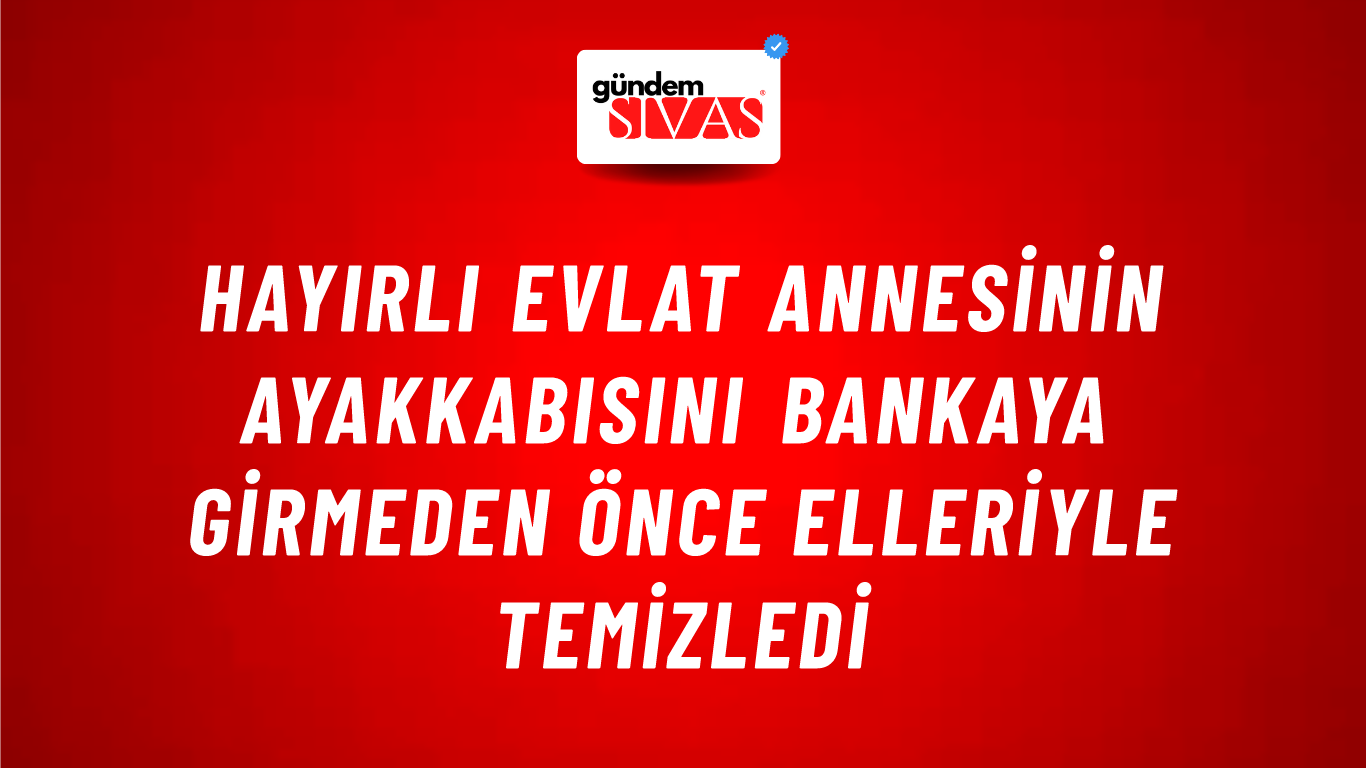 Hayırlı Evlat Annesinin Ayakkabısını Bankaya Girmeden Önce Elleriyle Temizledi