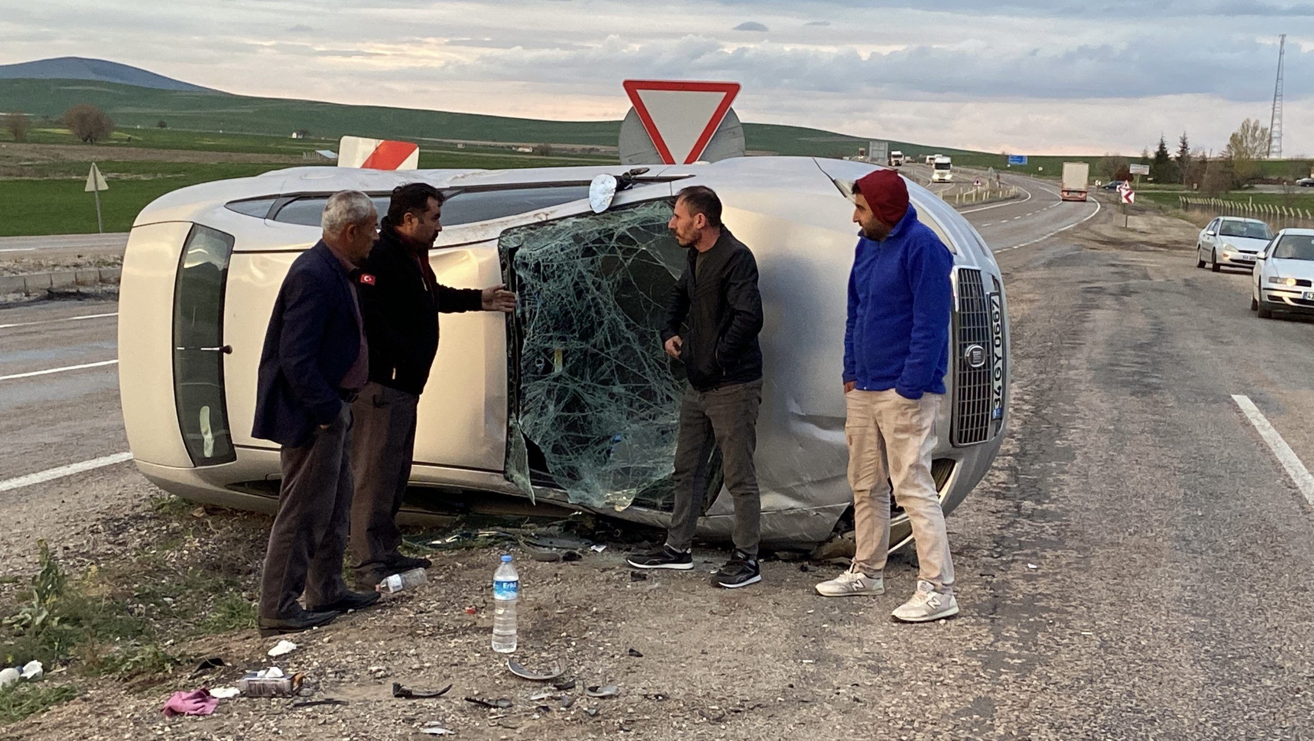 Aksaray’da Mucizevi Kaza: Takla Atan Otomobilden Burnu Bile Kanamadan Kurtuldu