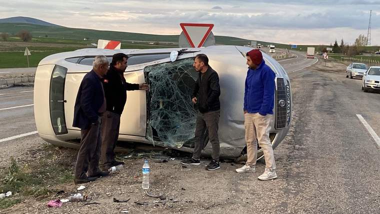 Aksaray’da Mucizevi Kaza: Takla Atan Otomobilden Burnu Bile Kanamadan Kurtuldu