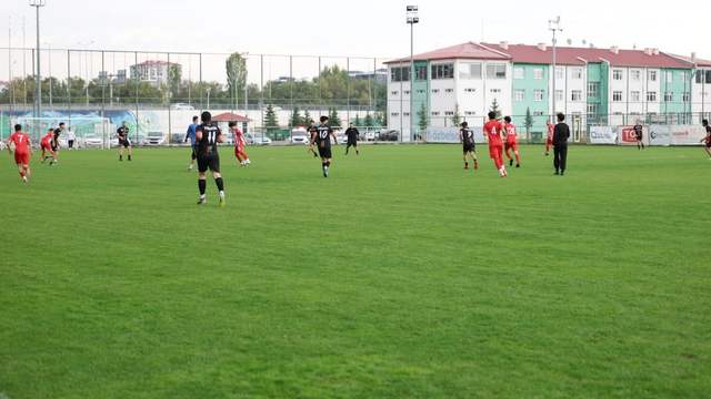 2-2: Sivas’ta Türk ve Filistinli futbolcular dostlukta buluştu