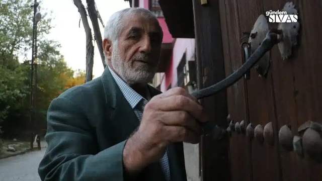 Bu Kapı Tokmakları Cinsiyet Belirtiyor