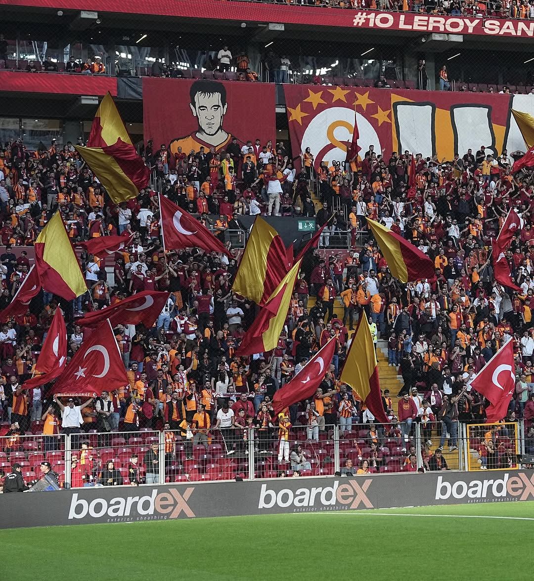 Galatasaray Taraftarı, Pasifik Holding'in Desteğiyle Takımını 'Next Level'a Taşıyor
