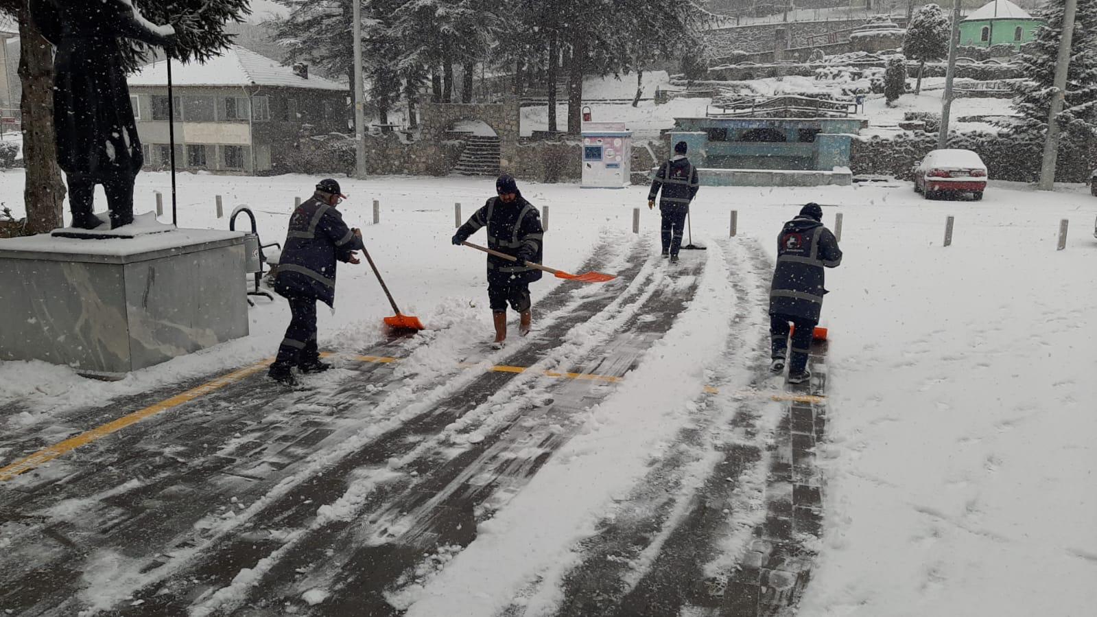 Düzce Belediyesi karla mücadele seferberliğini sürdürüyor - Birlik Haber Ajansı