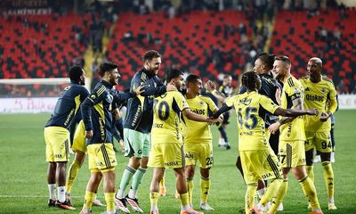 Fenerbahçe, Taraftarıyla "Kazan Beraber Kutla Beraber" Diyor