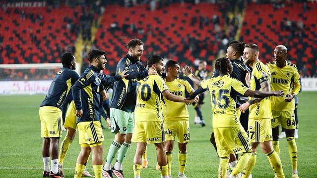 Fenerbahçe, Taraftarıyla "Kazan Beraber Kutla Beraber" Diyor