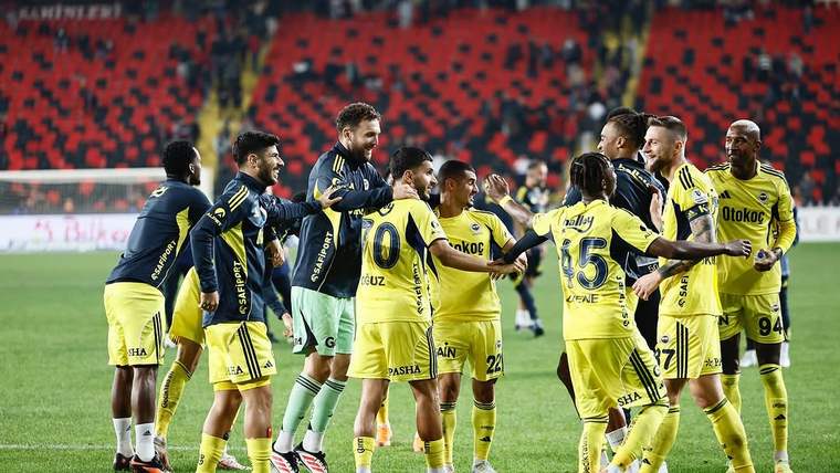 Fenerbahçe, Taraftarıyla "Kazan Beraber Kutla Beraber" Diyor