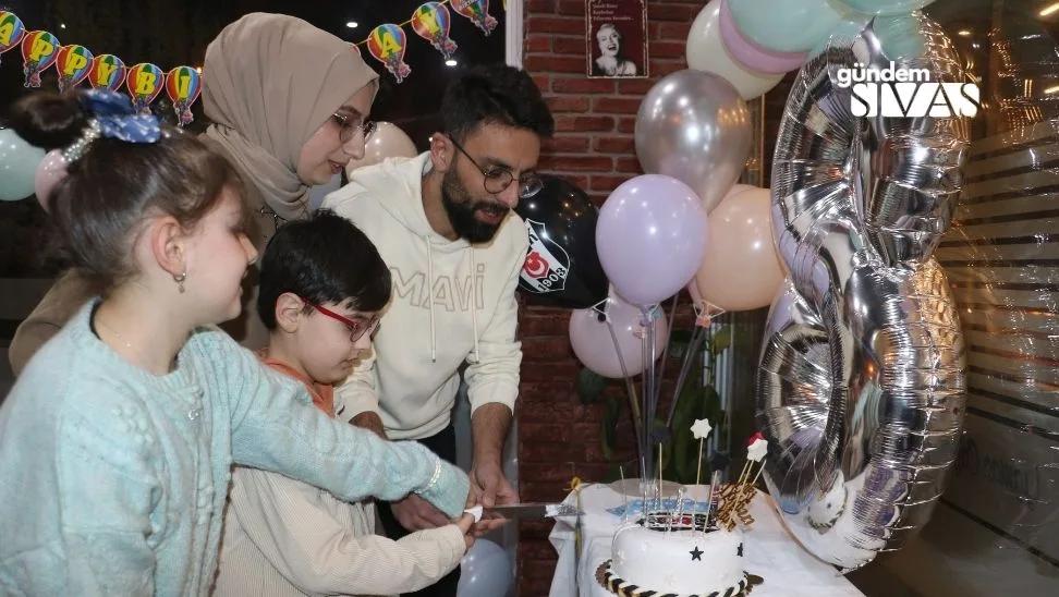 8 Yaşında 2. Doğum Gününü Kutladı