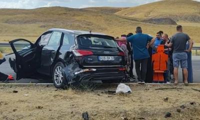 Sivas'ta Feci Kaza: Kavşakta Çarpışan İki Araçta 1 Kişi Hayatını Kaybetti, 8 Yaralı