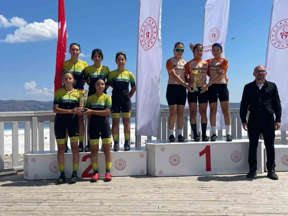 Sivas Gençlik Spor Kulübü’nden Türkiye ikinciliği