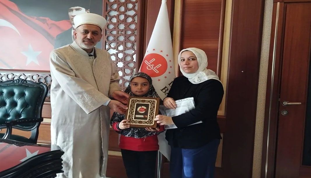 Slovakya vatandaşı Julia ve kızı Isparta'da müslüman oldu - Birlik Haber Ajansı