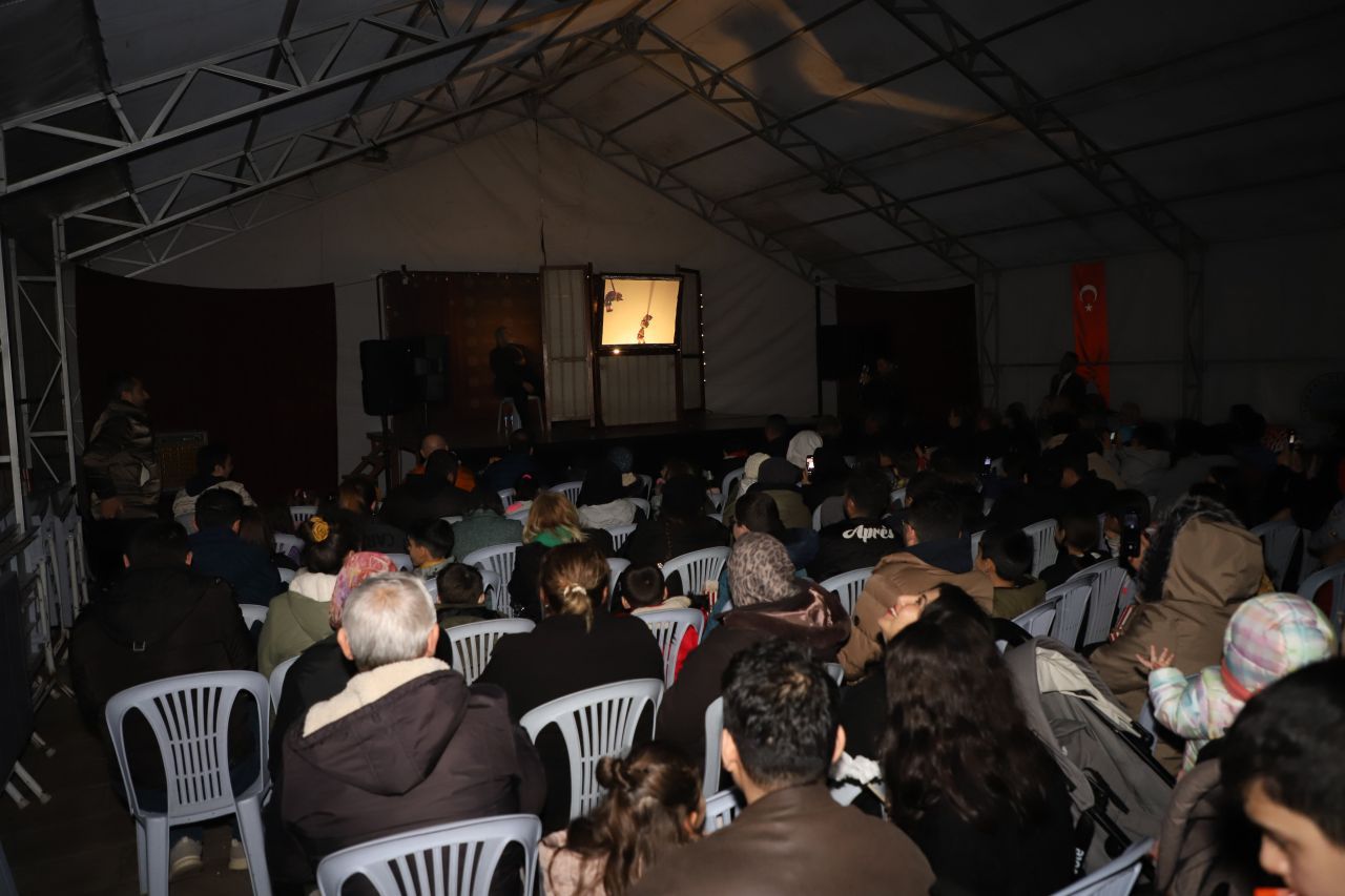 Turhal’da Ramazan çadırında Hacivat-Karagöz şöleni - Birlik Haber Ajansı