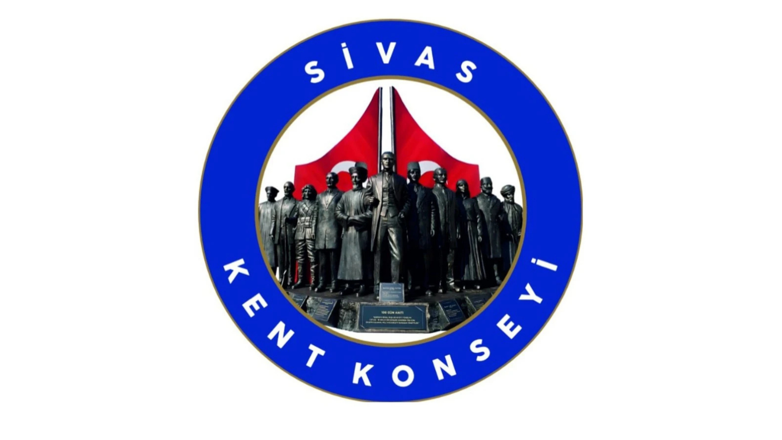 Sivas Kent Konseyi logosu, mavi çerçeve içinde, arka planda kırmızı bayrak ve heykel figürleriyle birlikte.